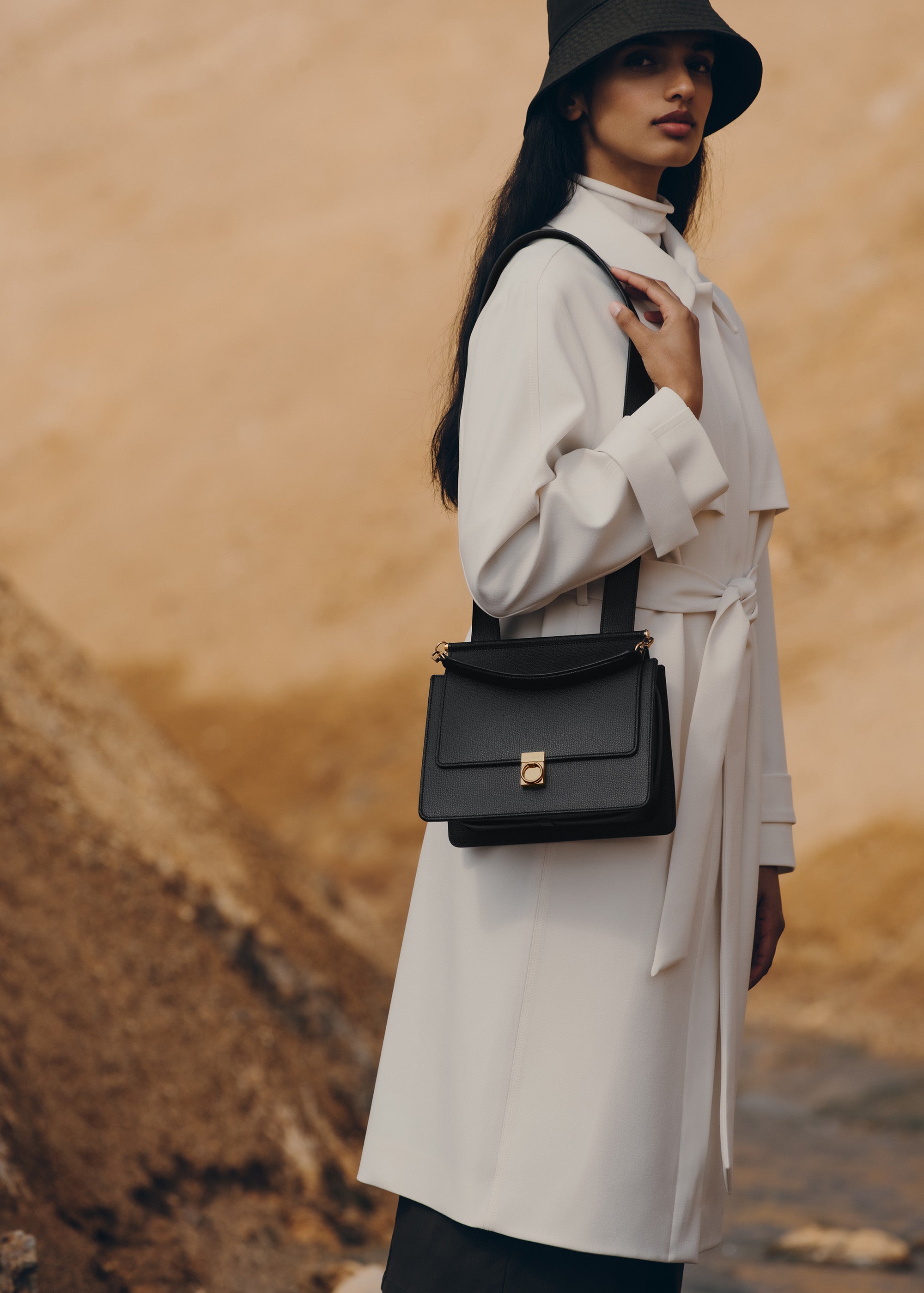 Maison Carry - Textured Black