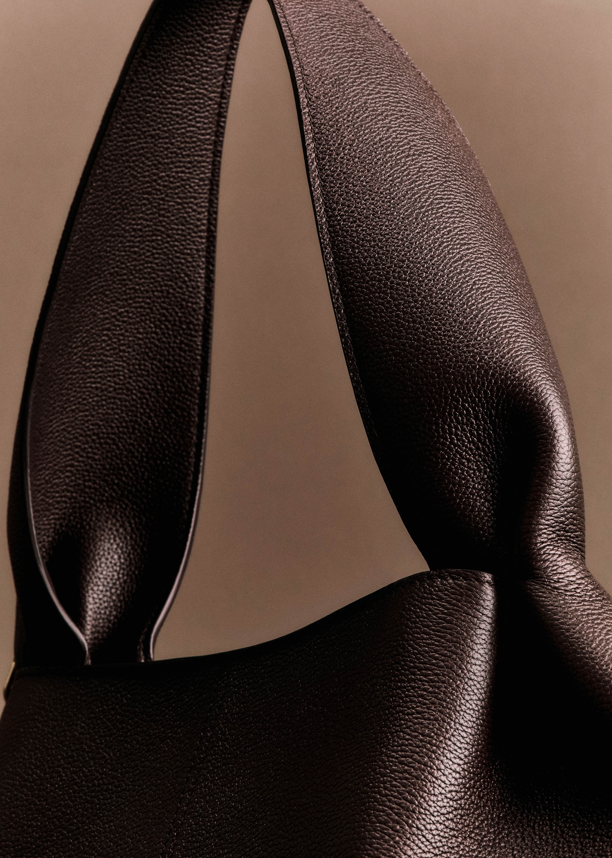 Maëlle East West - Textured Ebony