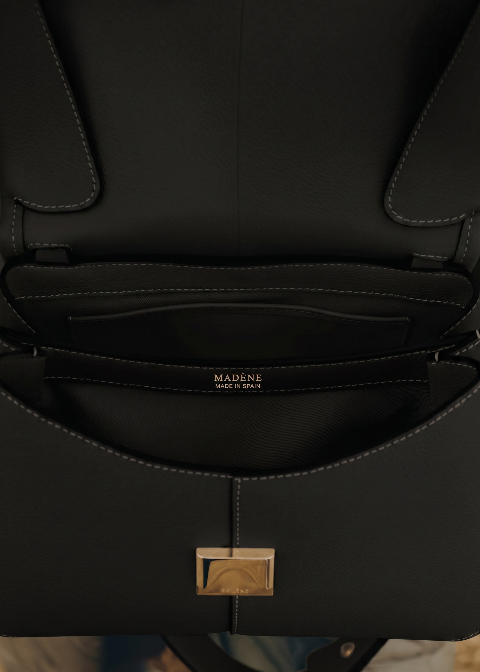 Solène  - Black Grain Écru Stitch
