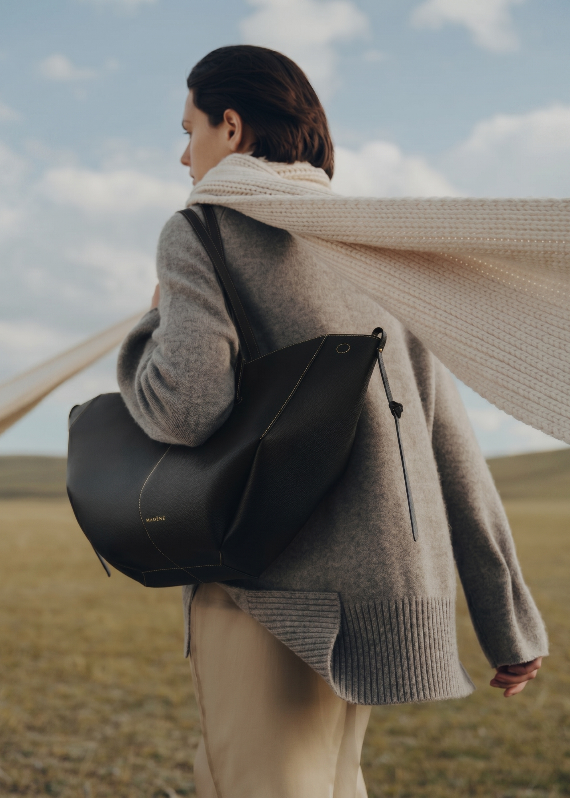 Aveline Grand - Black Grain