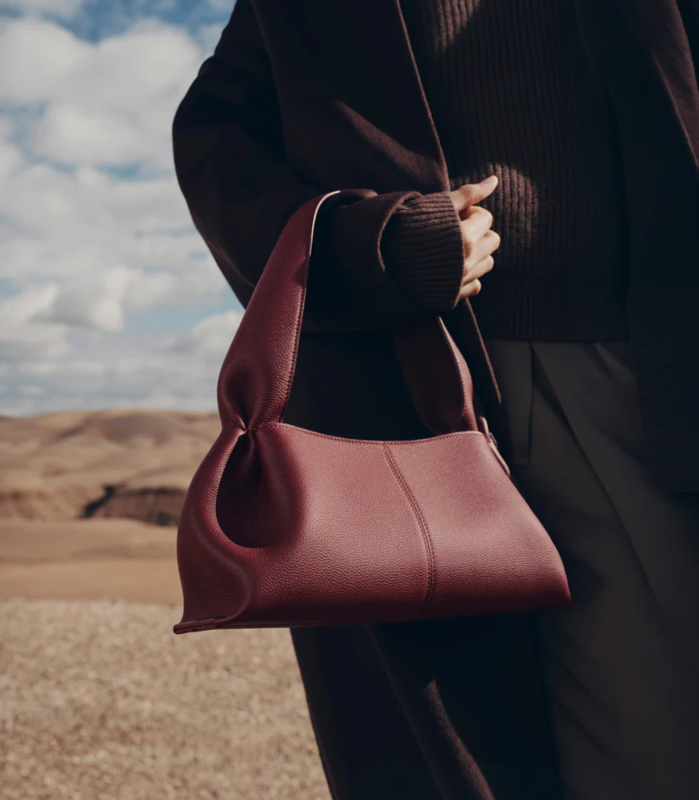 Maëlle East West - Textured Black Cherry