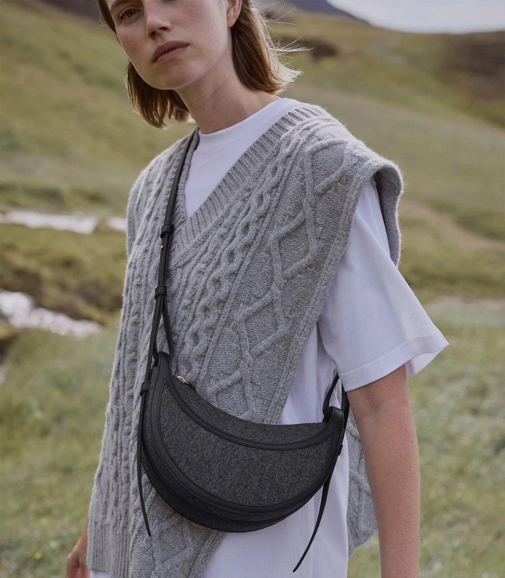 Vivienne - Black Canvas